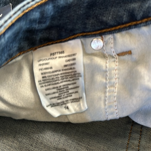 Dickies perfect shape denim skirt. Brand new with tags.  Size 12 size 14 - Picture 2 of 9